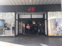 Les horaires d'ouverture s'appliquent aussi bien aux commerces qu'aux lieux où un service est fourni, qu'ils soient publics (administrations) ou privés. H M Dijon Magasins De Vetement Adresse Avis