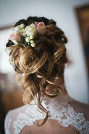 The curls are beyond unflattering and dated (even for 1995 this was a lot) and somehow the alexandrine tiara, a. Top 11 Bridal Hairstyles For Curly Hair To Rock On Your D Day