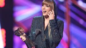 Taylor Swift Returns to Public Stage for 2026 iHeartRadio Awards – Azat TV