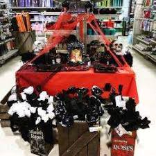 Non si può pensare a salon de provence senza che il pensiero corra subito al suo più illustre ospite: Costumes Et Deguisements Bouches Du Rhone 13