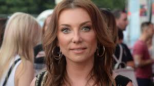 A koncertsorozat az lgt dalaira készült feldolgozásokat mutatja be, amelyek az 50 éves locomotiv gt két tagjával közös lemezen jelentek meg tavaly. Ruzsa Magdi A Furdokadbol Posztolt Nagy Titkot Arult El Nlc