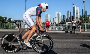 Die essenz des zweikampfs über insgesamt 226 kilometer im wasser, auf dem rad und laufend. Video Zusammenfassung Ironman Frankfurt 2019