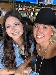 Amanda Daughtry's Instagram, Twitter & Facebook