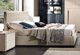 Letto con testata tonda con lavorazione capitonnè e cornice imbottita. Letto Matrimoniale Imbottito Titty Contenitore Con Rivestimento Color Tortora