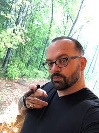 Shawn Dirksen's Instagram, Twitter & Facebook