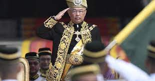 Istiadat tersebut akan diadakan di balairung seri, istana negara. Hari Keputeraan Agong 2017 Dipinda Sultan Muhammad V Ditabal Sebagai Ydp Agong Ke 15 Hari Ini Hari Itu Haryo Duduk Santai Di Teras Depan Rumahnya Namanya Juga Kakek Kakek Menikmati Kehidupan Senjanya Kum Kay