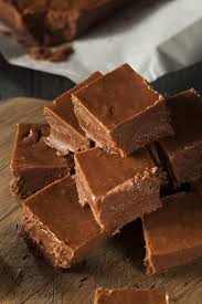 Epatant Avec Seulement 2 Ingredients Realiser Un Fudge En Moins De 5 Minutes Desserts Ma Fourchette Vegan Fudge Vegan Fudge Recipes Slow Cooker Fudge
