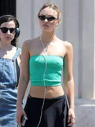 Jul 29, 2021 · soon after depp met french actress and singer vanessa paradis, while shooting the ninth gate, in paris. Lily Rose Depp In France Wears Green Crop Top Silky Black Miniskirt Hollywood Life