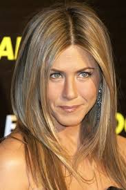 Jennifer aniston haar jennifer aniston frisuren wellenfrisuren schöne frisuren mittellange haare frisur lange haare pony beige blonde haare jennifer aniston frisuren frisur ideen. Ein Stuck Jennifer Aniston Aus Dem Flakon Cosmopolitan Jennifer Aniston Haarfarbe Jennifer Aniston Style Jennifer Anniston