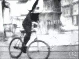 Excerpts Bicycle Trick Riding 1899 Animated Gif Excerpted From Bicycle Trick Riding 1899 A 38 Film Dated March 20th 1899 By Thomas A Edison Bicicletas