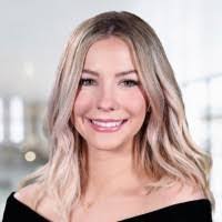 Laura Toole's Instagram, Twitter & Facebook