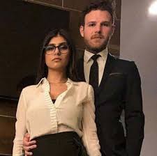 Mia khalifa robert sandberg instagram. Totalgossips Auf Twitter P N Star Mia Khalifa Broke Millions Of Heart When She Announced Her Engagement Here S All You Need To Know About Her Fiance Robert Sandberg He S Her Longtime Boyfriend He S