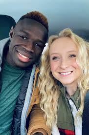 Hi! My name is Kellie Calhoun and I am the owner of Makeup by Kellie 💄I am  a traveling/studio makeup artist and would love to be apart of your day! I  offer