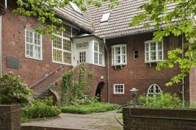 Das verrät uns jede woche der verlockende tisch vor unserem veranstaltungsraum, wenn wieder einer unserer vier wohnbereiche im monatlichen bildungstag ist. Das Martin Niemoller Haus In Berlin Dahlem War Ein Ort Des Widerstands Monumente Online