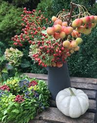 Herbstdeko Und Blumen Herbstgarten Blumen Fur Garten Herbst Dekoration