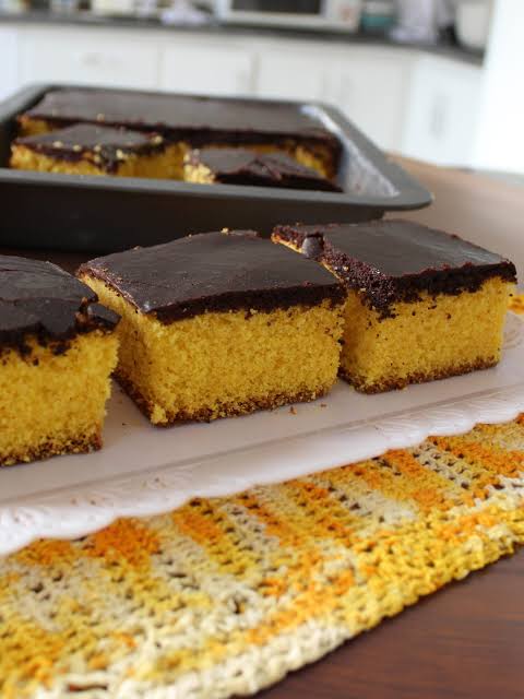 Bolo de Cenoura com Cobertura de Chocolate