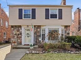 2073 Lochmoor Blvd, Grosse Pointe Woods, MI 48236 | Zillow