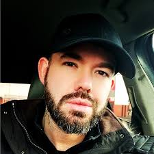 Is it right for a man with grey hair to dye?