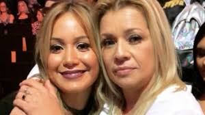 Sin embargo, sus cambios de imágen la caracterizaron durante toda la carrera. Exitoina Karina La Princesita Furiosa Con Dalila Porque La Planto En Su Recital