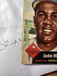 These card cases suck, don't buy them , might as well of got penny sleeves