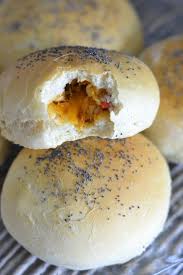 Des Buns Moelleux Et Farcis Avec Une Garniture Bien Epicee Qui Ne Craquerais Pas C Est Une Recette Que J Ai Prise S Recette Buns Recettes De Cuisine Recette