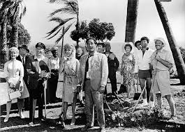 A group of strangers come across a man dying after a car crash who proceeds to tell them about the $350,000 he buried in california. Hd Wallpaper Movie It S A Mad Mad Mad Mad World Wallpaper Flare