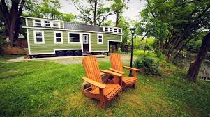 Often choosing the right exterior paint colour for your home is hard. Tiny House Expedition 5 Exterior Color Schemes For Your Tiny House