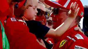Check spelling or type a new query. Raikkonen Gyerekeivel Nezi A Barcelonai Tesztet Es Robin Motorozik A Haz Korul Video