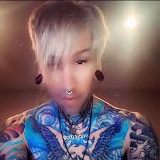 Chris Hollywood (@chrishollyw00d) • Instagram photos and videos