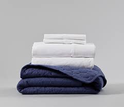 White clothes can be washed with other colors, but to keep the whites white, wash them with lighter colors such as tans or light blues similarly, you may ask, what colors can you wash together? How To Wash Different Fabrics And Colors Fabric Care Tide
