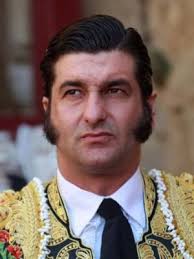 Diego Urdiales da una vuelta al ruedo en la octava de abono