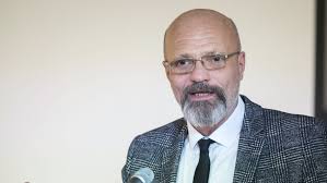 Imádom eme embert,szerintem rengeteg fiatalon (emberen)segített már őszinte . Zacher Gabort Is Beoltottak A Koronavirus Ellen Ezt Tapasztalta Infostart Hu