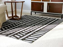 Pour some primer into a paint tray and add a screen. How To Paint A Design On A Low Pile Rug How Tos Diy