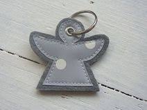 Schlusselanhanger Schutzengel Filz Wachstuch Mit Bildern Schlusselanhanger Nahen Schlusselanhanger Basteln Wachstuch