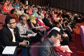 Selaku menteri yang bertanggungjawab menjaga kebajikan para anugerah disampaikan oleh ybhg datuk dr amin pada program naratif baharu amalan pendidikan: Kpm On Twitter Ketua Pengarah Pelajaran Malaysia Datuk Dr Amin Senin Hari Ini Menyampaikan Pembentangan Berkaitan Naratif Baharu Amalan Pendidikan Di Bahagian Sumber Dan Teknologi Pendidikan Bukit Kiara Kuala Lumpur Https T Co Khxhmfmjbl