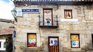 Chalet pareado en zona residencial de aravaca, muy cerca del pueblo, excelentes comunicaciones por. Un Pueblo Que Es Una Autentica Obra De Arte