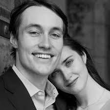 Laura Hellwig's Instagram, Twitter & Facebook