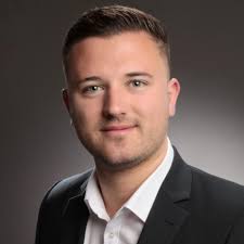 Felix Freund: Ausbildung und Berufserfahrung