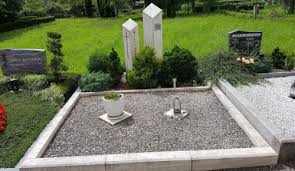 bɛʁˈliːn ()) is the capital and largest city of germany by both area and population. Gaerten Des Grauens