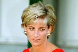 Complètement effondré» : le prince Charles a fait l'impensable pour Lady  Diana à sa mort