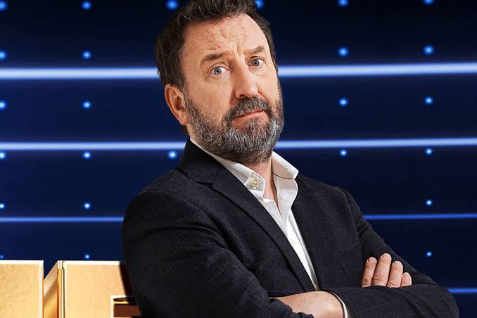 Only 1% of people can answer mind-boggling question from Lee Mack's ITV  quiz show - The Mirror