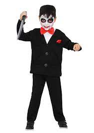 It starts out as a normal horror movie then, all of a sudden, you realize it's all some kind of game and the main character unleashes all of the monsters used in the game on the game controllers. Costume Da Crazy Horror
