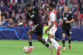 Sporting's pedro goncalves scores his side's second goal during the champions league group c soccer match between sporting cp and besiktas . 1cetzdoffxellm