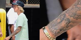 Fans quickly pointed out that selena gomez's new tattoo looks a lot like one of justin bieber's. Justin Bieber Still Has A Selena Gomez Tattoo Does Justin Bieber Still Have His Selena Gomez Tattoo
