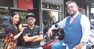 A superbike enthusiast, bidin manages to buy his dream bike after stumbling across a bag of money in a dead man's car. Afdlin Kesinambungan Harun