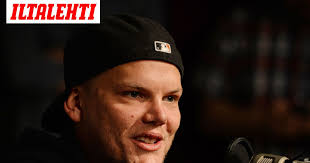 Elämäkerta: Avicii kiidätettiin useasti sairaalaan järkyttävien  vatsakipujen vuoksi