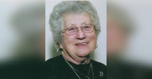 Lola Peck's Instagram, Twitter & Facebook