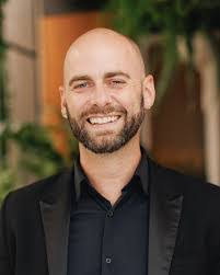 Alex Munger's Instagram, Twitter & Facebook