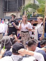 Caudillo TV (@caudillotv) - Laura Fernández con el pueblo #rodrigochavespresidente ##costarica🇨🇷 #jaguar #laurafernandez