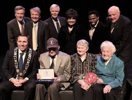Davis spent more than 25 years serving his province and was the second longest serving premier of ontario. City Of Brampton Present Former Premier Bill Davis With The Key To The City Asia Metro